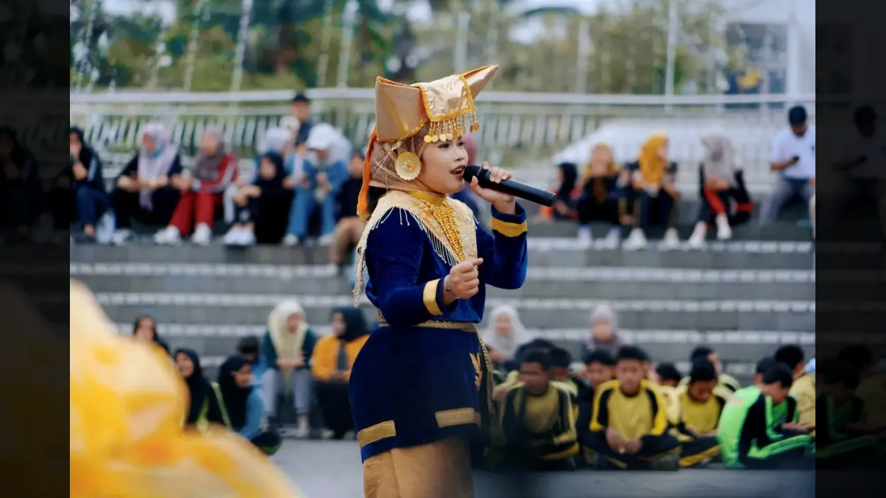 Para pelajar tampil menunjukkan bakat dan kreativitas
